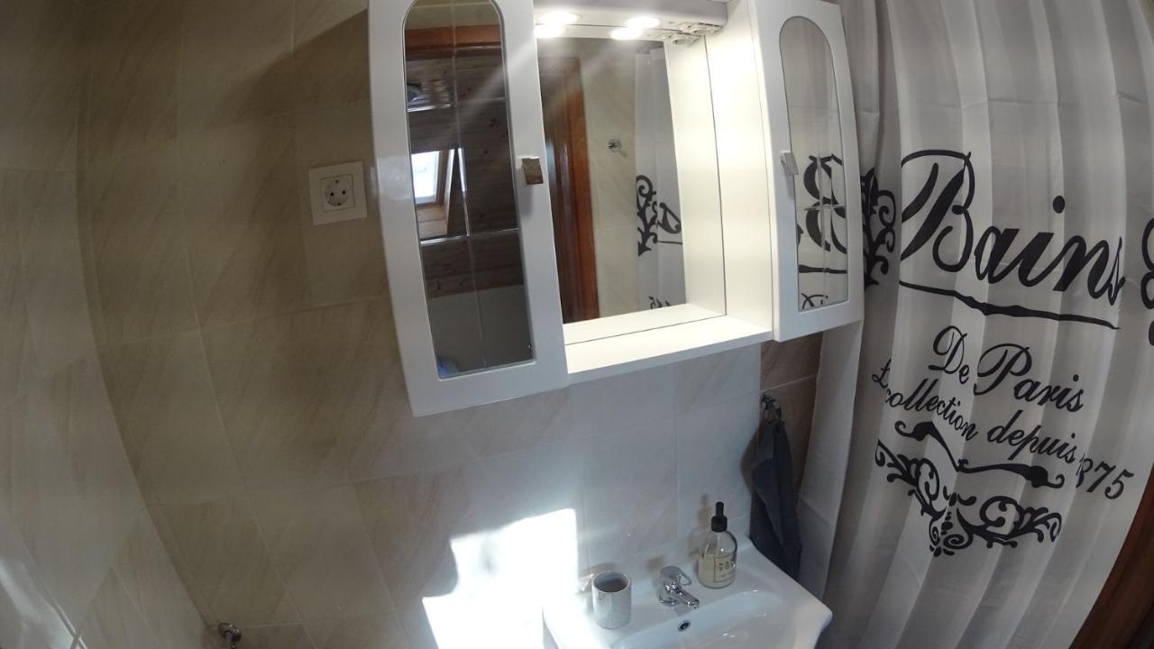 Black & White Apartments - White Eger Bagian luar foto