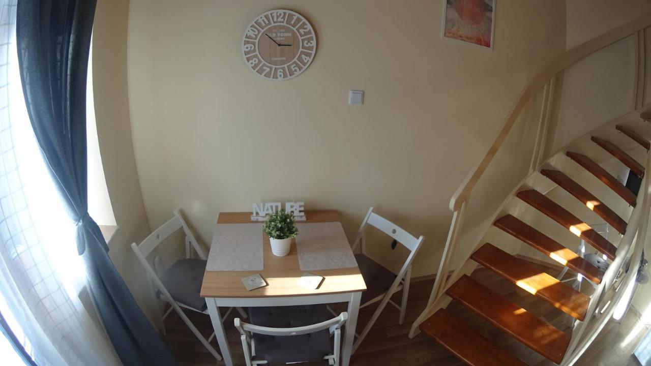 Black & White Apartments - White Eger Bagian luar foto