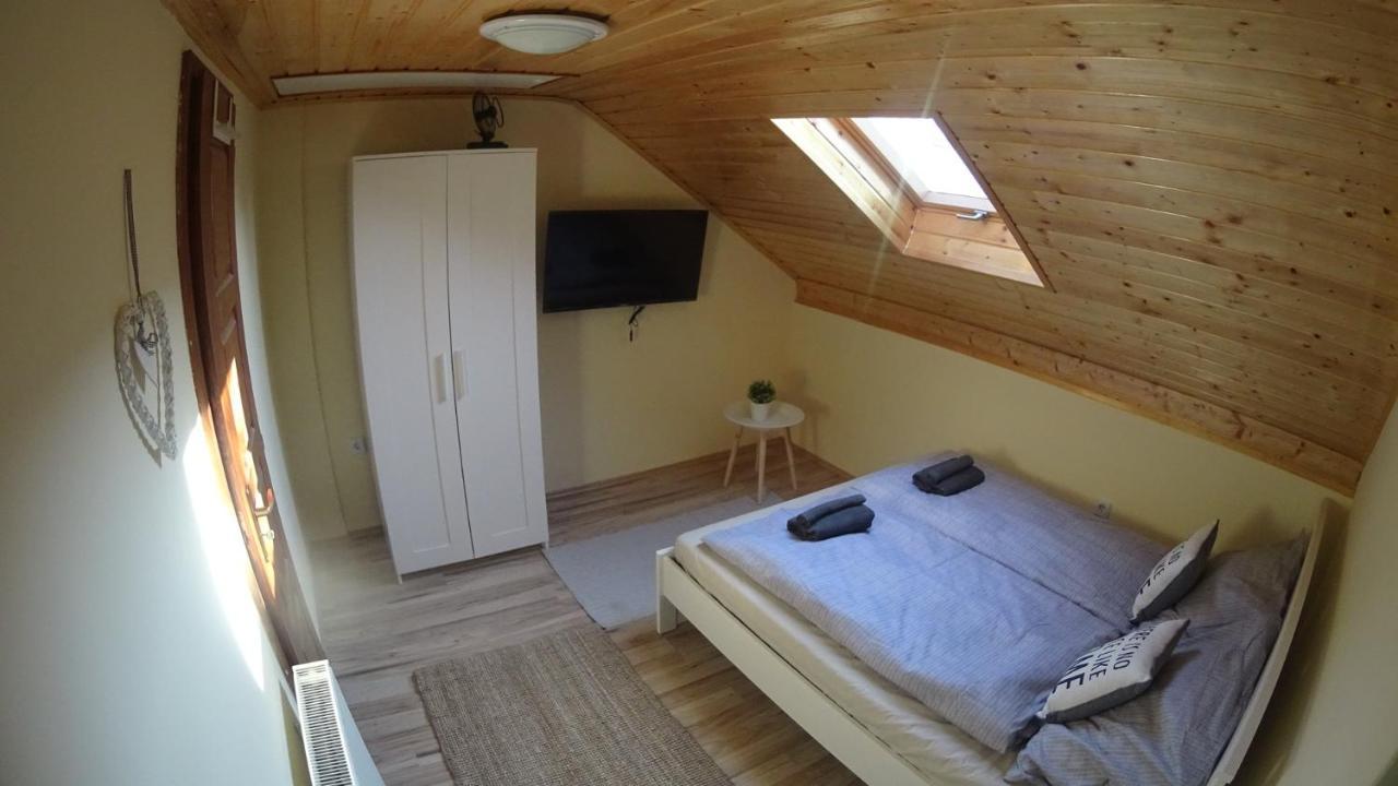 Black & White Apartments - White Eger Bagian luar foto