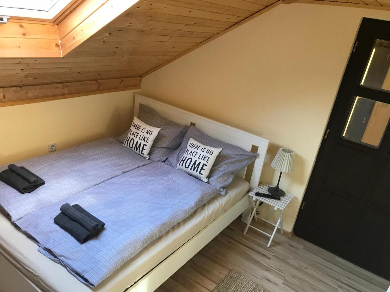 Black & White Apartments - White Eger Bagian luar foto