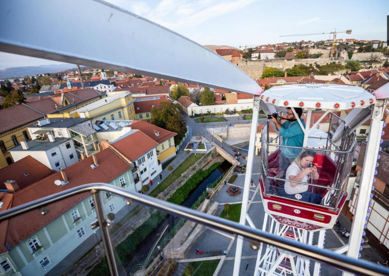 Black & White Apartments - White Eger Bagian luar foto